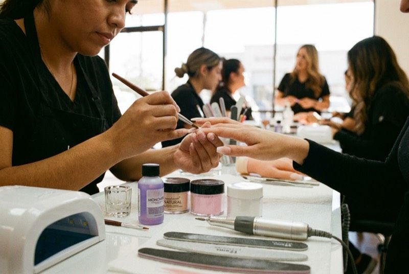 Belleza Online: Curso El Negocio de las Uñas y Manicura Profesional